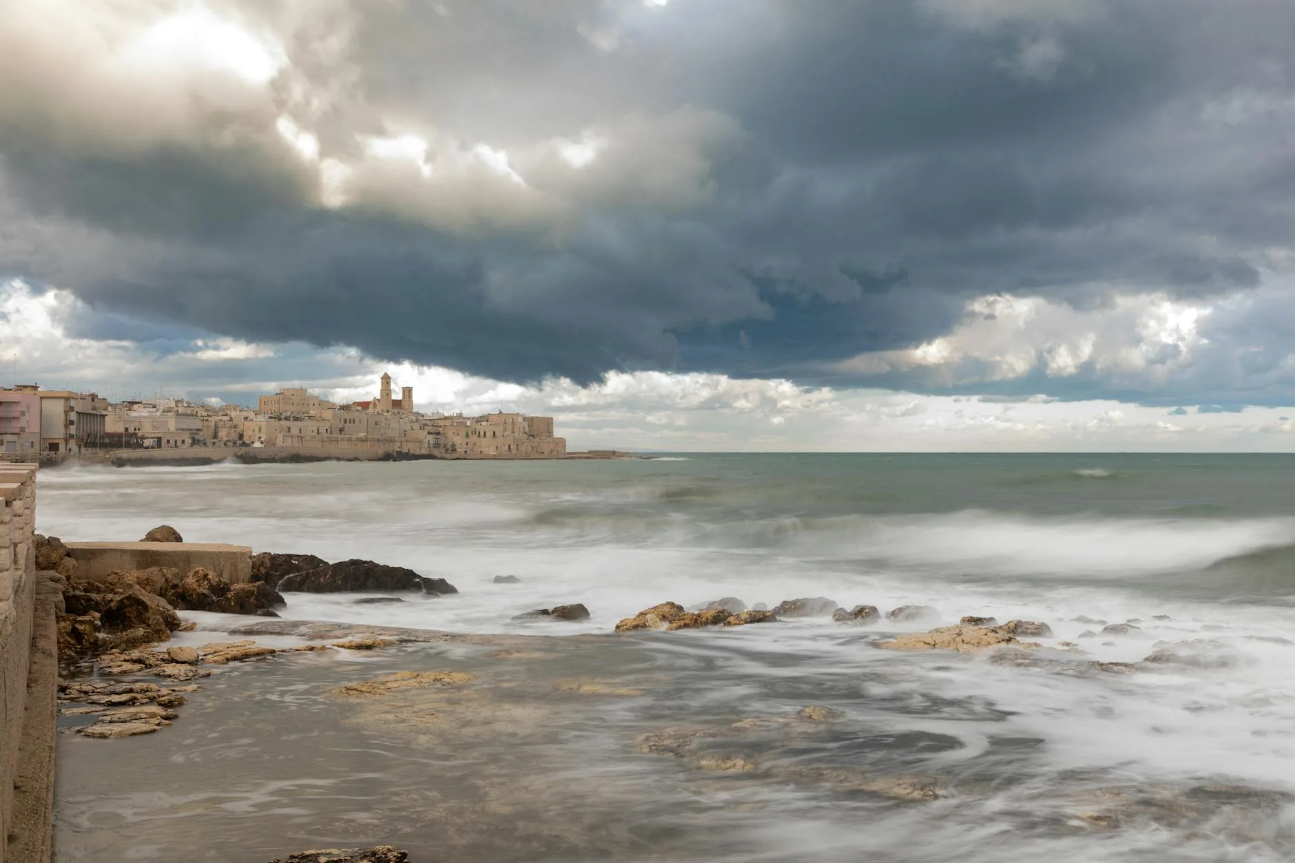 Adriatique vs Ionienne : quelle mer choisir ?