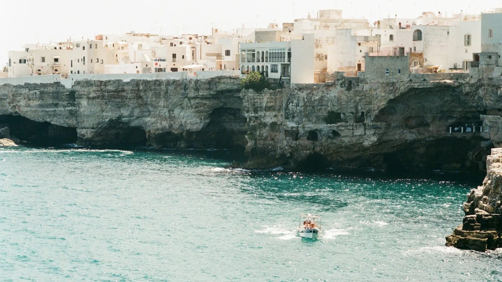 Jour 1 : Bari et Polignano a Mare (35 km, ~40 min)